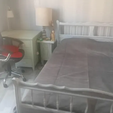 Comme A La Maison * בורבון-לה-בה