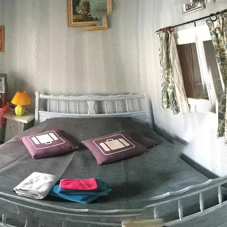 Comme A La Maison * בורבון-לה-בה