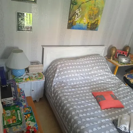 Comme A La Maison בית אירוח בורבון-לה-בה